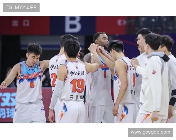 北控官方晒照回顾鏖战新疆男篮力克北控终结连胜赛场激烈对决一役